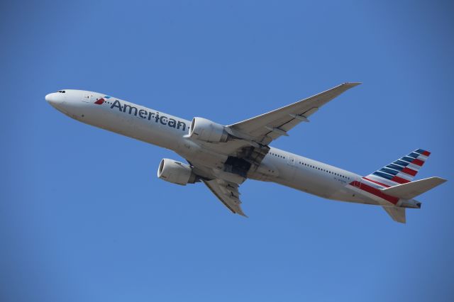 BOEING 777-300ER (N729AN)