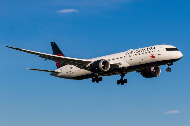 Boeing 787-9 Dreamliner (C-FVLU)