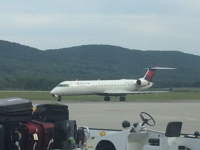 Canadair Regional Jet CRJ-700 (N600QX)