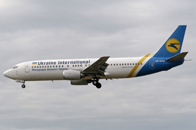 BOEING 737-400 (UR-GAM)