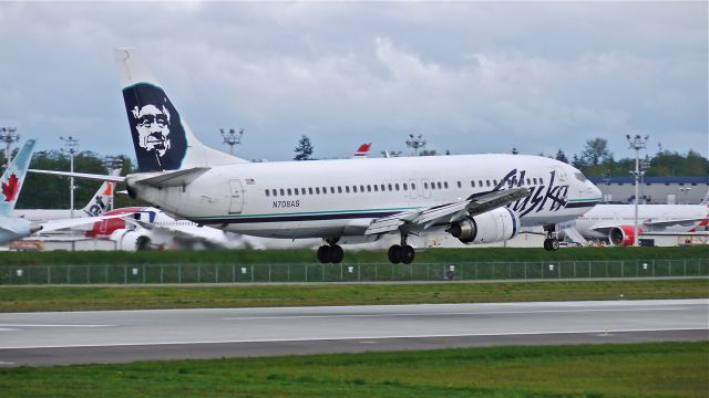 BOEING 737-400 (N708AS) - ASA9303 from KSEA on short final to Rwy 16R on 4/24/14. (LN:3098 / cn 28895).