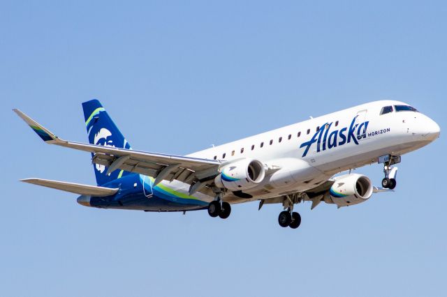 Embraer 175 (N638QX)