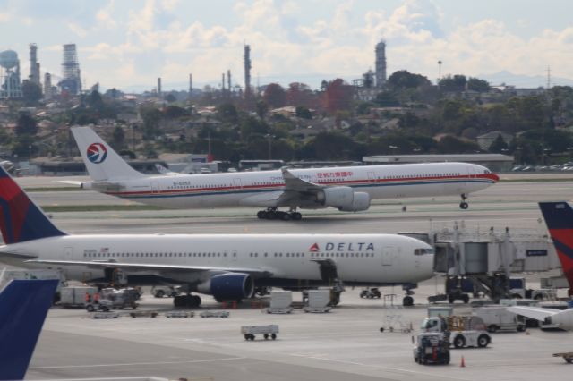 Airbus A340-600 (B-6052)