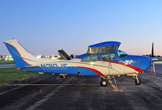 Cessna Centurion (N210JF) - Seen at KFDK on 10/8/2010.