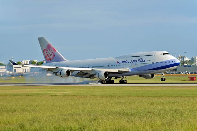 Boeing 747-400 (B-18207)