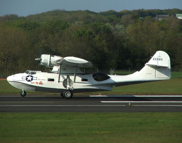 de Havilland Dash 8-400 (G-PBYA) - Catalina landing on 23/5/12.