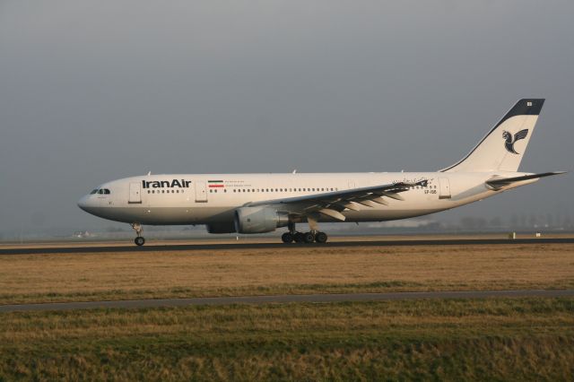 Airbus A320 (EP-IBB)
