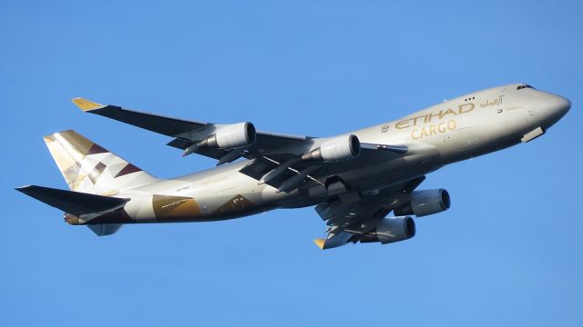 Boeing 747-400 (N476MC) - Winter morning arrival in a beautiful livery. January 2017