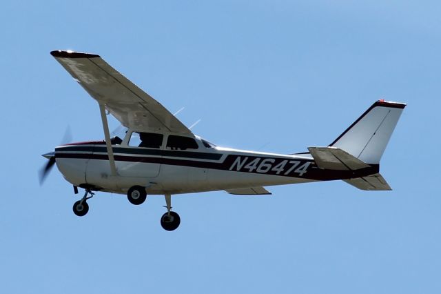 Cessna Skyhawk (N46474) - N46474 flying at KBZN.