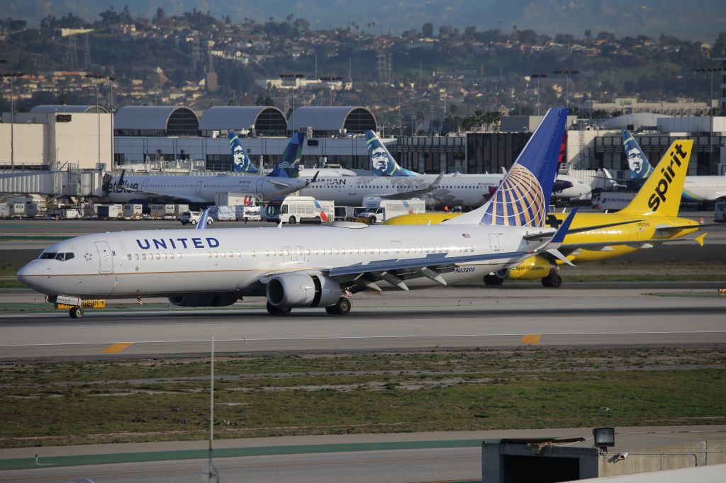 Boeing 737-900 (N63899)