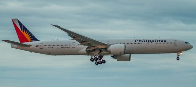 BOEING 777-300 (RP-C7774) - My first time catching this bird, this one and EVA usually come in after dark and my camera has its limits, sorry if its a bit grainy.