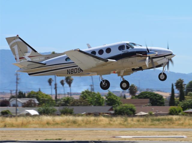 Beechcraft King Air 90 (N8096U)