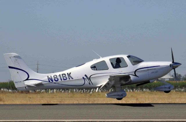Cirrus SR-20 (N81BK)