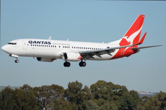 Boeing 737-800 (VH-VXF) - On short finals for runway 05. Tuesday 22nd July 2014.