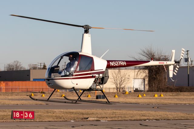 Robinson R-22 (N527RH) - Robinson R22 about to land on the ramp to get some gas before heading back to the hangars