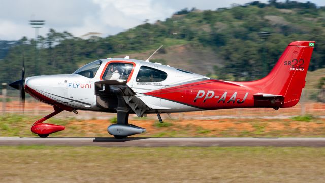 Cirrus SR-22 (PP-AAJ)