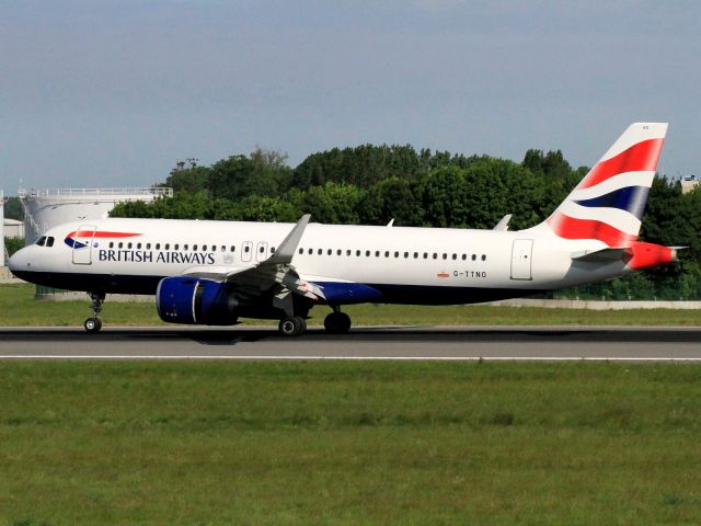 Airbus A320 (G-TTNO)