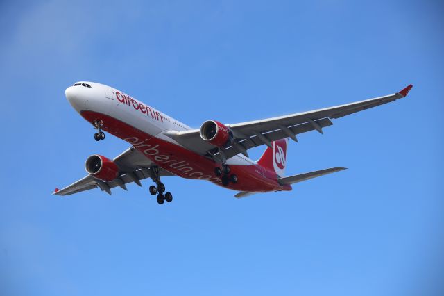 Airbus A330-200 (D-ALPB)