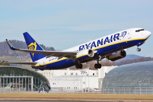 Boeing 737-800 (EI-DYW) - Red Bull Hangars 7+8 in the background