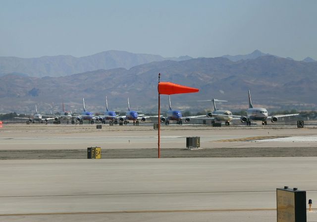 — — - KLAS - north easterly winds dictate Runway 1LR for departures and arrivals on 4/2/2005,