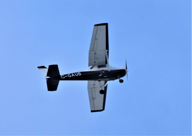 Cessna 152 (C-GAUB) - C-GAUB Cessna 152 Cargair Ltee survolant la ville de Lavaltrie QC. Le 23-11-2022 à 14:35