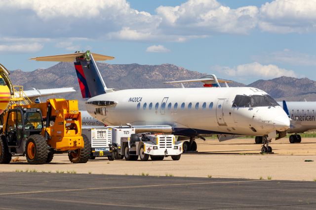 Canadair Regional Jet CRJ-200 (N420CA)