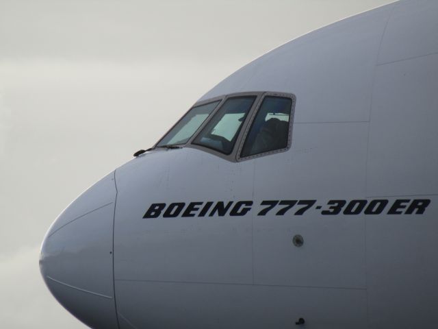 BOEING 777-300ER (A6-EBQ)