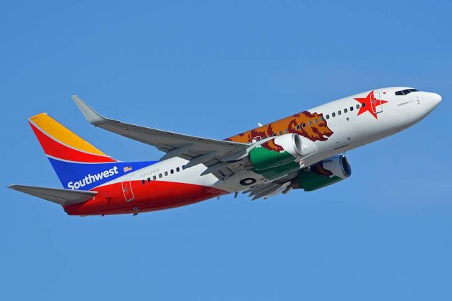 Boeing 737-700 (N943WN) - Southwest Boeing 737-7H4 N943WN California One at Phoenix Sky Harbor on October 16, 2017. 