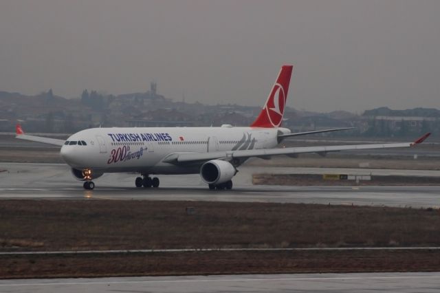 Airbus A330-300 (TC-LNC)