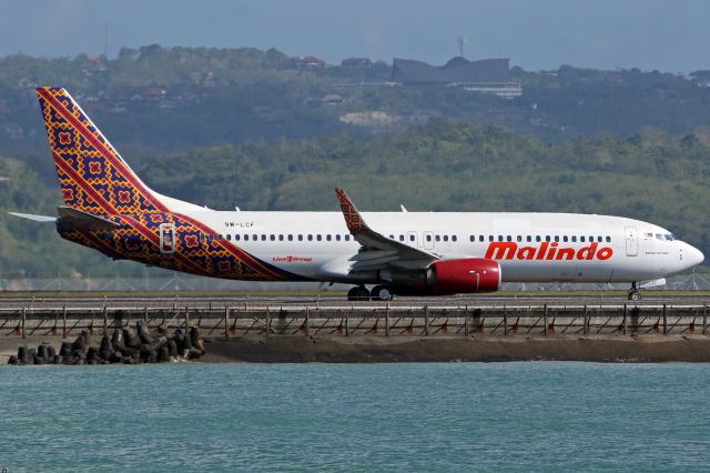 Boeing 737-700 (9M-LCF)