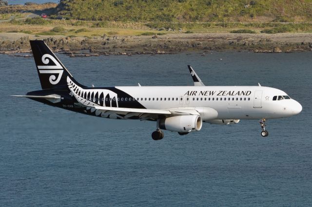 Airbus A320 (ZK-OXB)