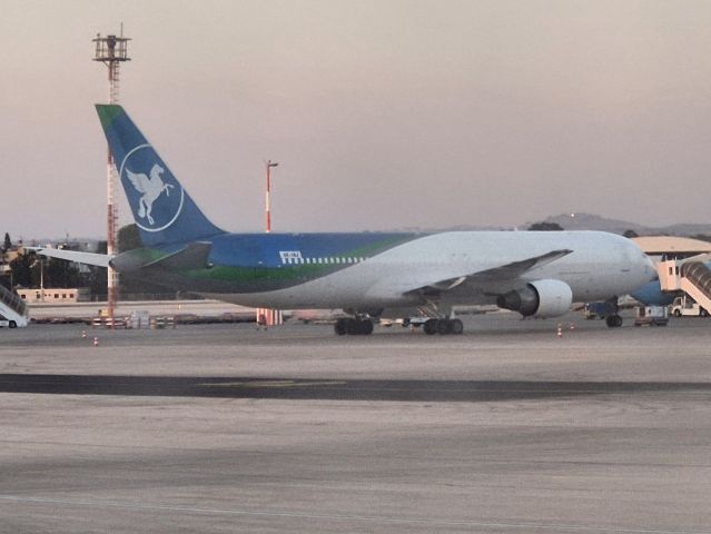 BOEING 767-300 (4X-IAJ)
