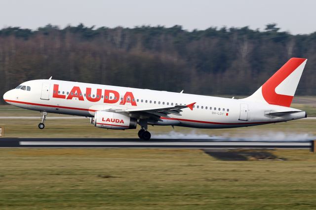 Airbus A320 (9H-LOY)