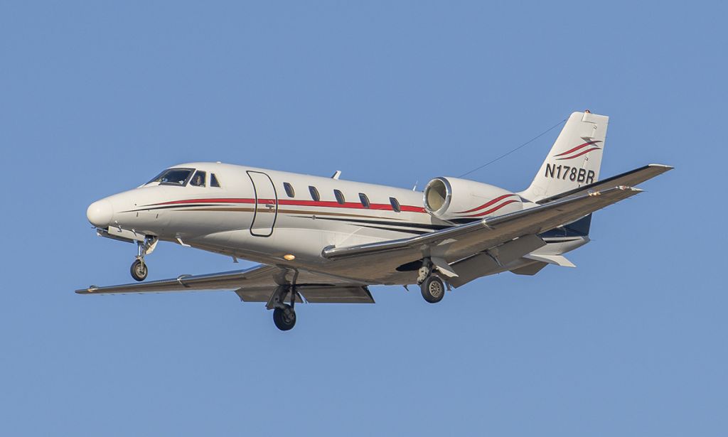 Cessna Citation Excel/XLS (N178BR) - Runway 20R arrival @KDPA.