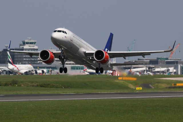 Airbus A320neo (EI-SIE) - SAS4608 departing for Oslo.  SAS A320 NEOs are a regular sight at Manchester now.