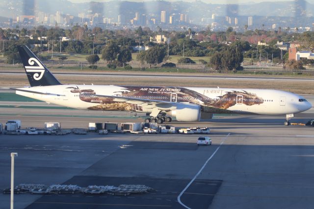 BOEING 777-300ER (ZK-OKO)