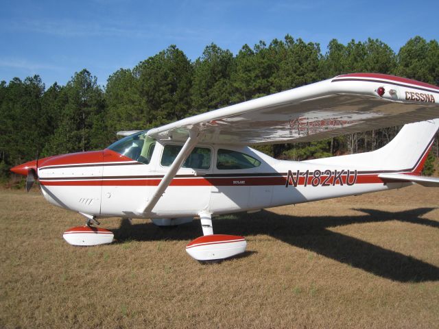 Cessna Skylane (N182KU)