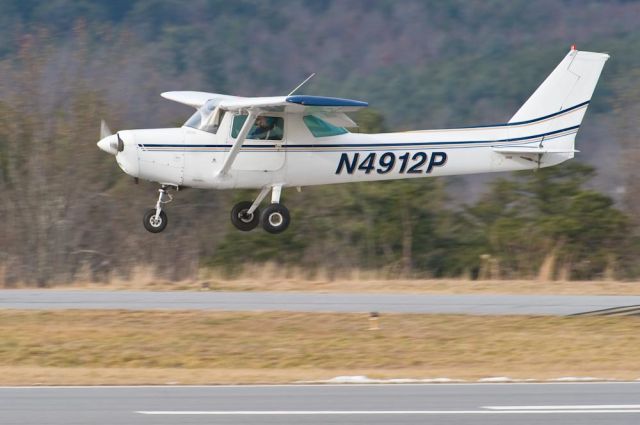 Cessna 152 (N4912P) - 12/30/09