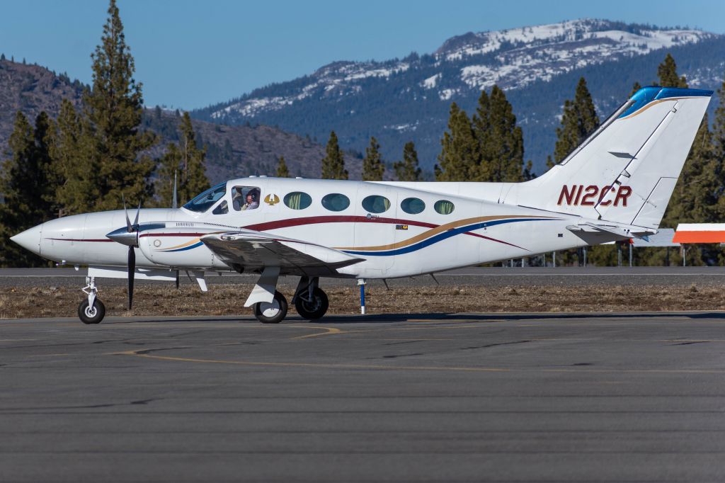 Cessna 421 (N12CR)