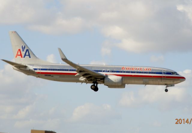 Boeing 737-800 (N851NN)
