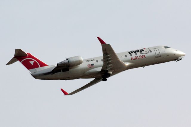 Canadair Regional Jet CRJ-200 (N8971A)