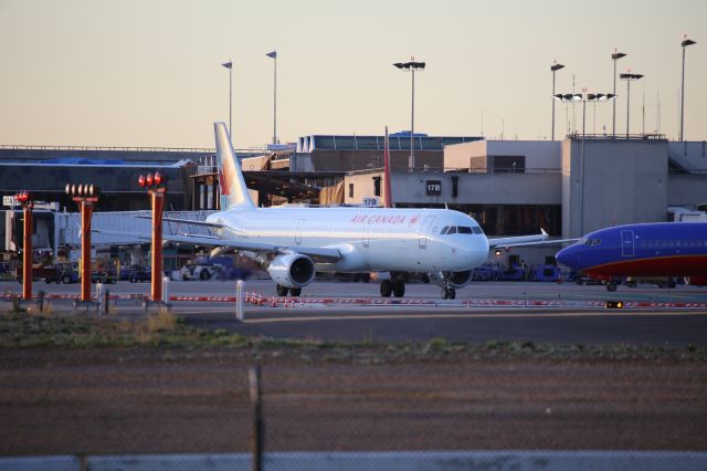 Airbus A321 (C-FGKN)