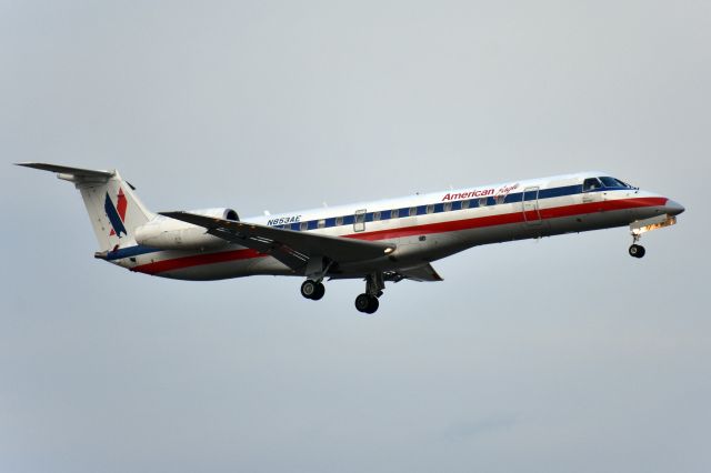 Embraer ERJ-135 (N853AE)