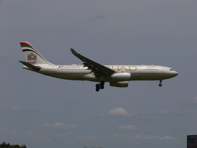 Airbus A330-200 (A6-EYO)