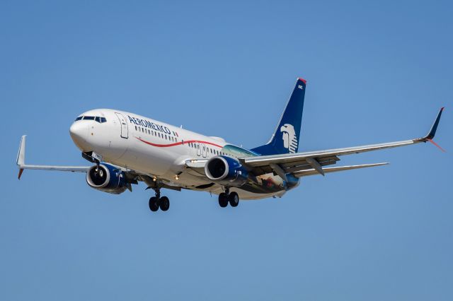 Boeing 737-700 (XA-AMC) - Arrival KLAX photographed from Proud Bird patio.