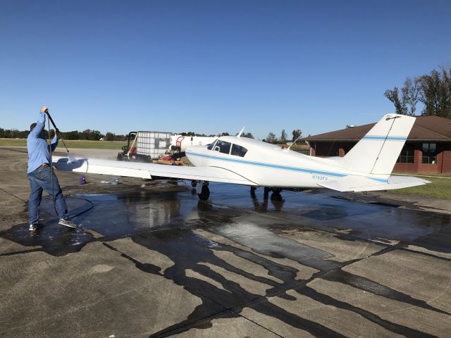 Piper PA-24 Comanche (N743FV)
