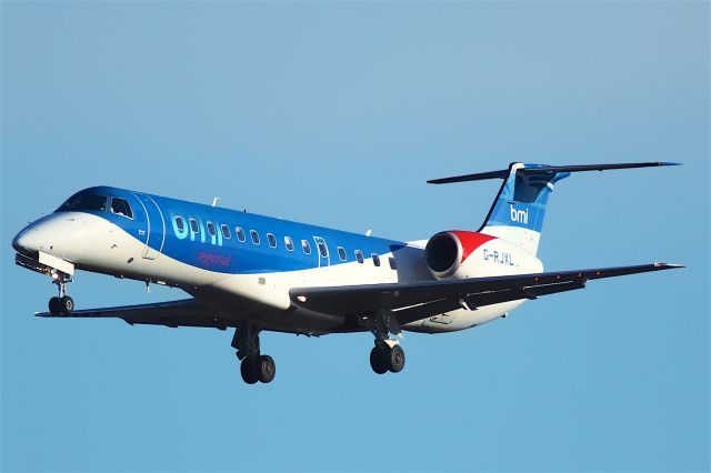 Embraer ERJ-145 (G-RJXL)