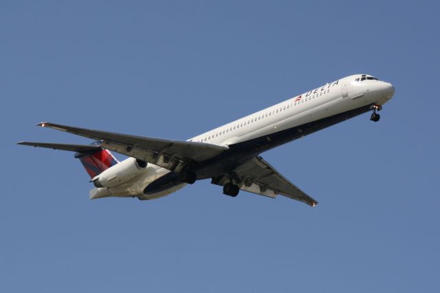 McDonnell Douglas MD-88 (N925DL) - Delta Flight 2298 (N925DL) arrives at Sarasota-Bradenton International Airport following a flight from Hartsfield-Jackson Atlanta International Airport