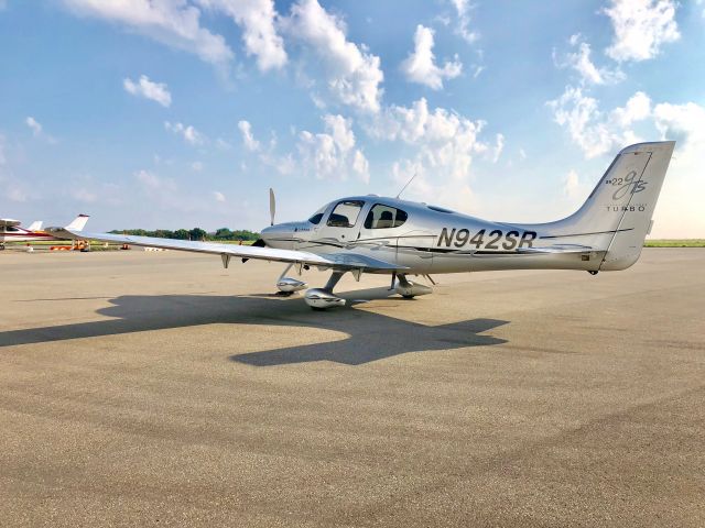 Cirrus SR-22 (N942SR) - Getting ready to blast off