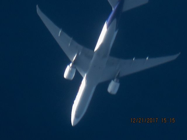 BOEING 777-200LR (N869FD)